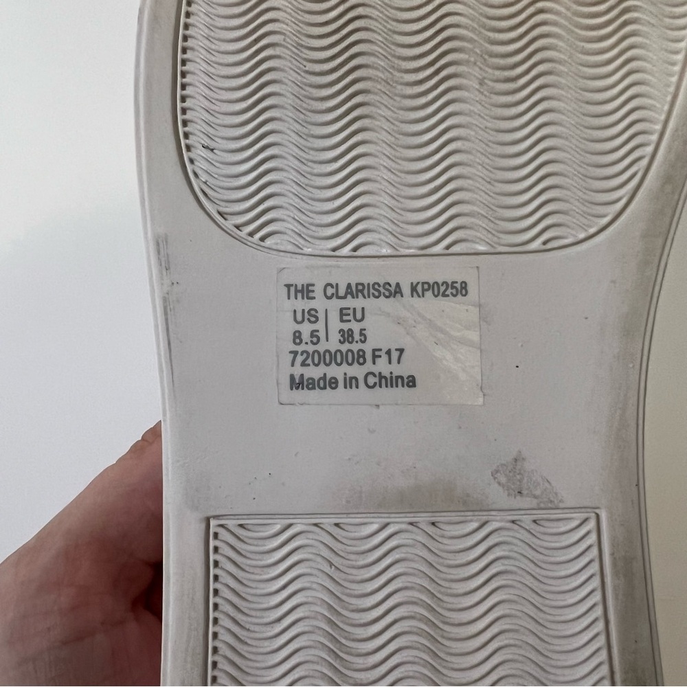 Katy Perry Women's White Suede Slip On Sneakers Owl Pom Pom Accents Size 8.5 - Picture 8 of 8